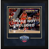 Cadre d'installation horizontal de luxe 16" x 20" des New Orleans Pelicans avec logo de l'équipe