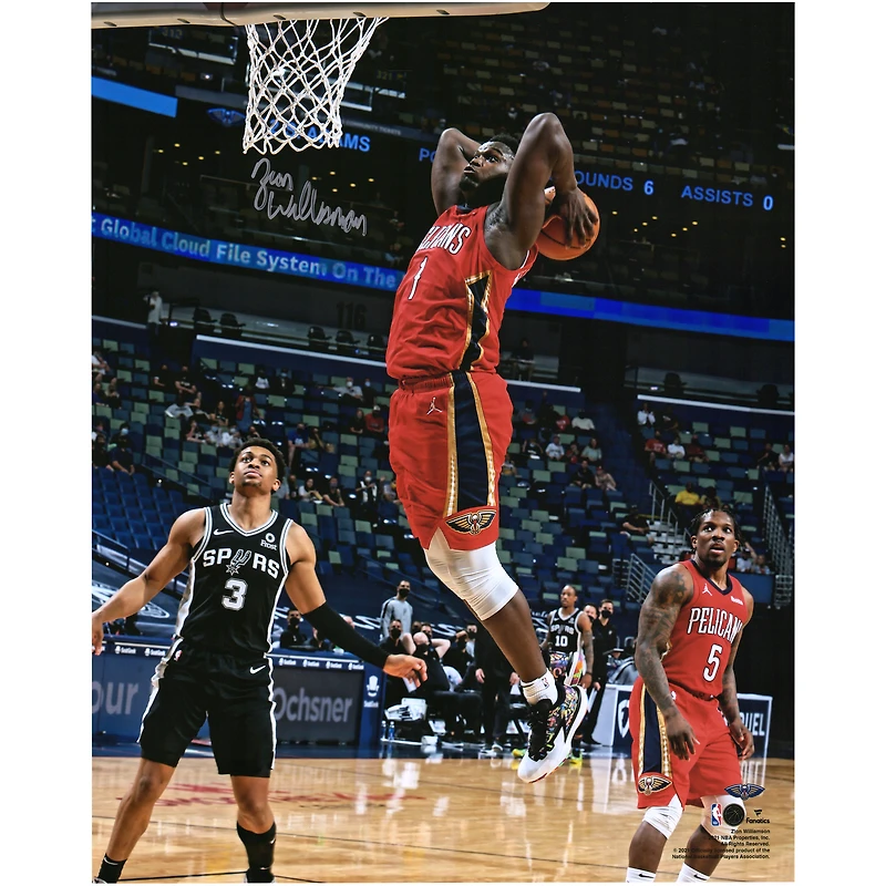 Photo dédicacée de Zion Williamson (New Orleans Pelicans) en train de dunker dans un maillot rouge (16" x 20")