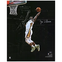 Photographie autographiée de Zion Williamson, New Orleans Pelicans, Dunk Spotlight, 16" x 20"