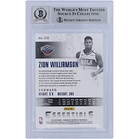 Carte de recrue Panini Chronicles Essentials #210 autographiée 2019-20 par Zion Williamson New Orleans Pelicans Beckett Fanatics Witnessed Authenticated 10 Rookie
