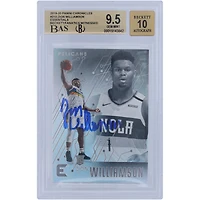 Carte de recrue Panini Chronicles Essentials #210 autographiée 2019-20 par Zion Williamson des New Orleans Pelicans, Beckett Fanatics Witnessed Authenticated 9.5/10