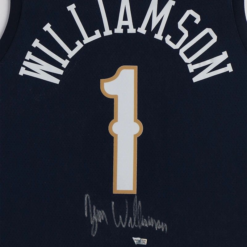 Maillot Nike Swingman bleu marine encadré autographié par Zion Williamson des New Orleans Pelicans avec plaque sublimée