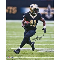 Photo verticale du maillot noir autographié d'Alvin Kamara (New Orleans Saints), format 16 x 20 pouces