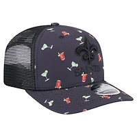 Casquette extensible à boutons-pression New Era bleu marine/noir New Orleans Saints Adventure Drinks Pattern 9SEVENTY pour homme