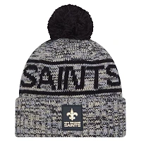 Bonnet d'hiver New Era noir pour homme, modèle New Era New Orleans Saints 2025, avec pompon et revers.
