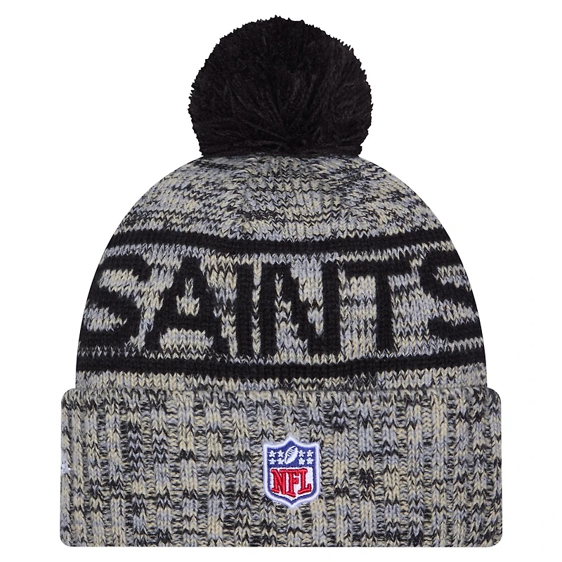 Bonnet d'hiver New Era noir pour homme, modèle New Era New Orleans Saints 2025, avec pompon et revers.