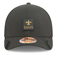 Casquette ajustable New Era noire New Orleans Saints 2025 Sideline 9FORTY pour homme