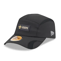 Casquette ajustable New Era noire New Orleans Saints 2025 Sideline Runner pour homme
