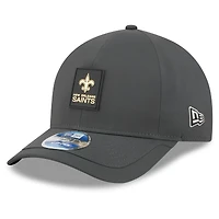 Casquette ajustable New Era 9FORTY M-Crown anthracite New Orleans Saints 2025 Sideline pour homme