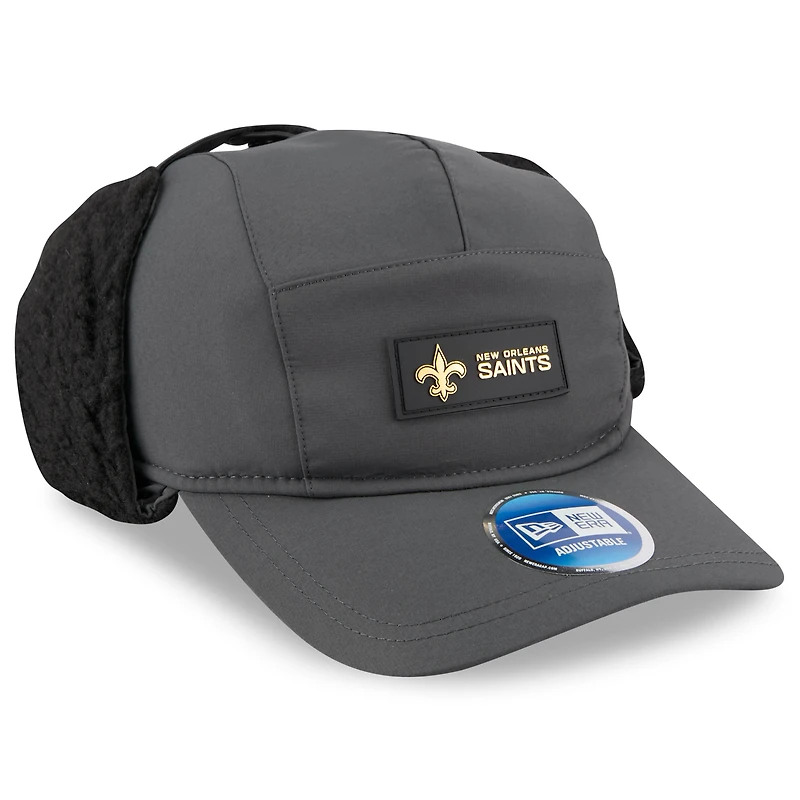 Casquette ajustable New Era anthracite New Orleans Saints 2025 Sideline Runner pour homme avec oreilles de chien