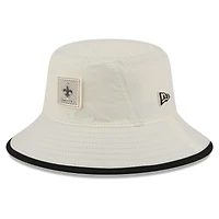 Bob de sport New Era crème pour homme, New Orleans Saints, camp d'entraînement NFL 2026
