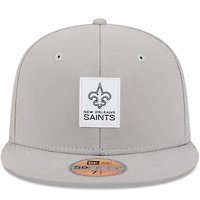 Casquette ajustée New Era grise Orleans Saints 2025 Sideline 59FIFTY pour homme