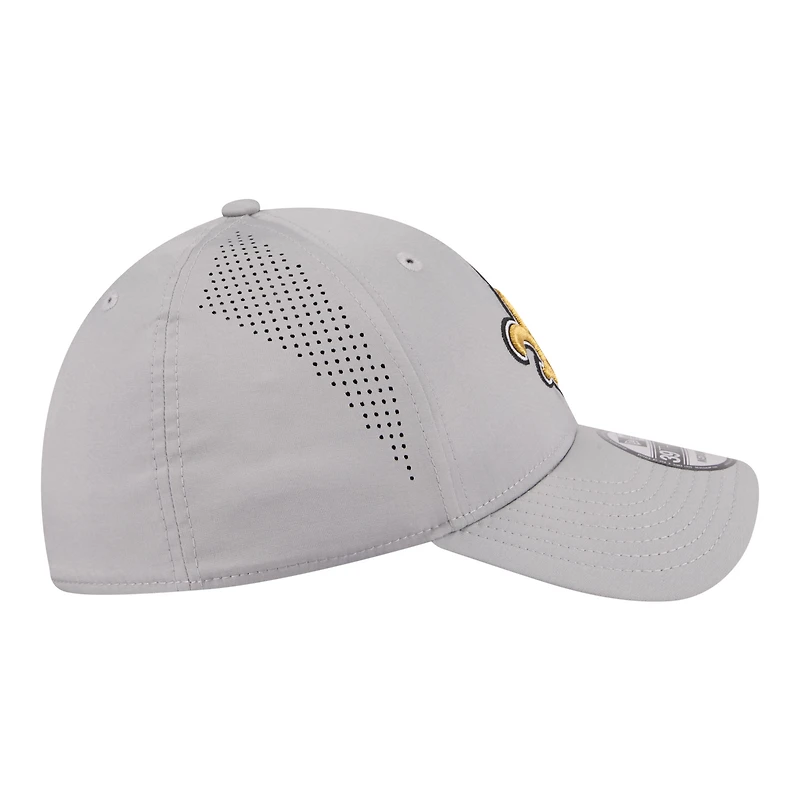 Casquette New Era Flex grise perforée des Saints de la Nouvelle-Orléans pour homme (modèle 39THIRTY).