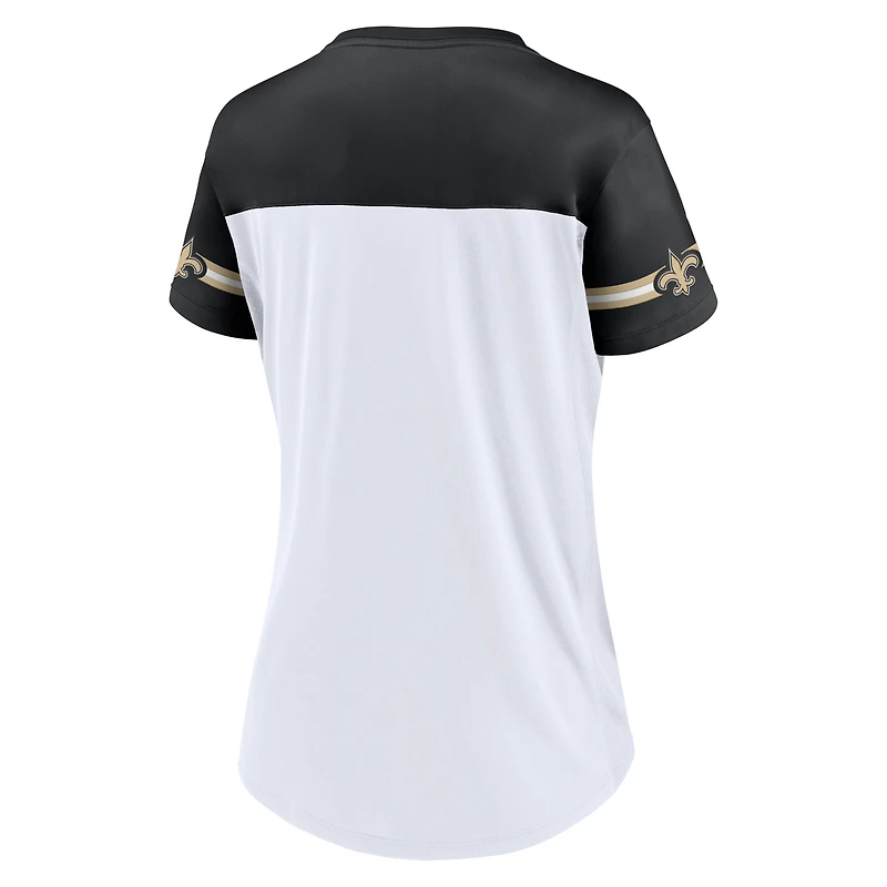 T-shirt à lacets Fanatics blanc pour femme, motif New Orleans Saints, col en V oblique.