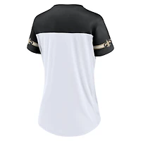 T-shirt à lacets Fanatics blanc pour femme, motif New Orleans Saints, col en V oblique.