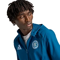 Coupe-vent à capuche zippé adidas bleu New York City FC Tiro Travel pour homme