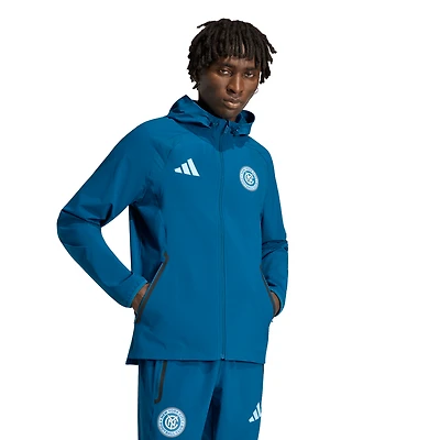 Coupe-vent à capuche zippé adidas bleu New York City FC Tiro Travel pour homme