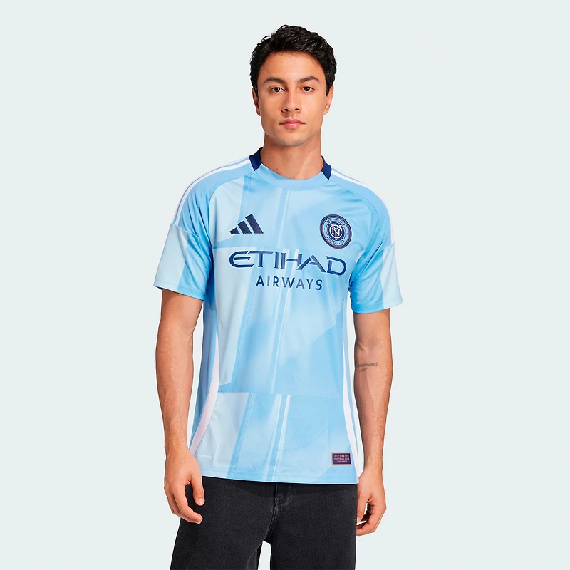 maillot réplique du de joueur adidas Julian Fernandez bleu clair New York City FC 2025 The Excelsior Kit pour homme