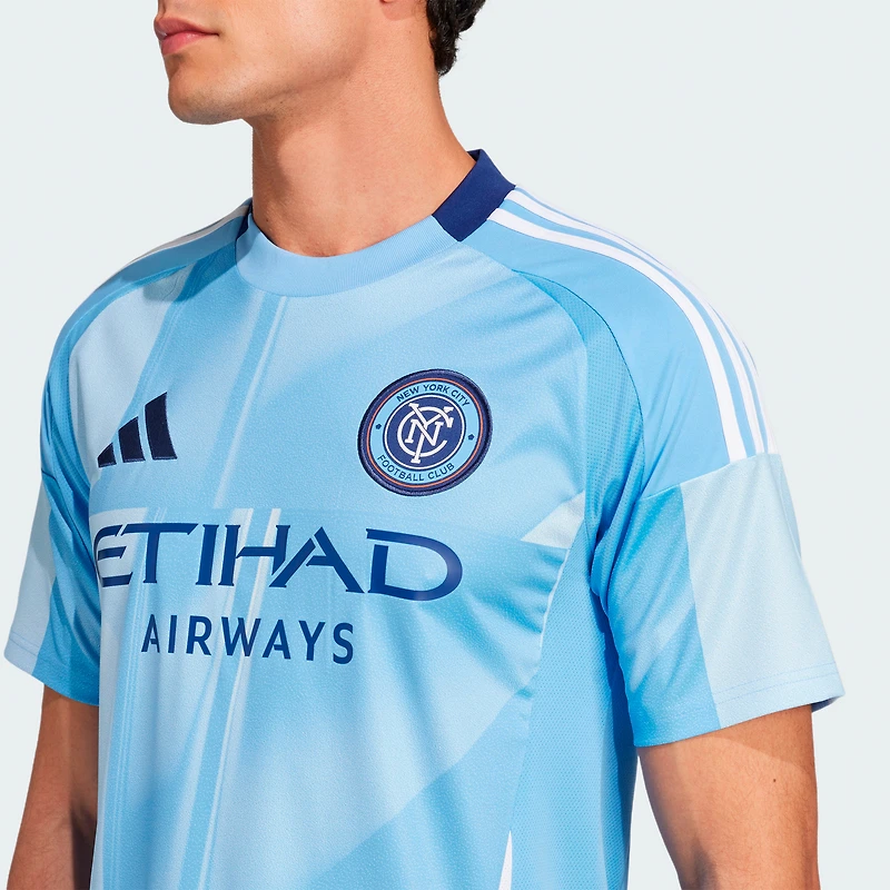 maillot réplique du de joueur adidas Julian Fernandez bleu clair New York City FC 2025 The Excelsior Kit pour homme