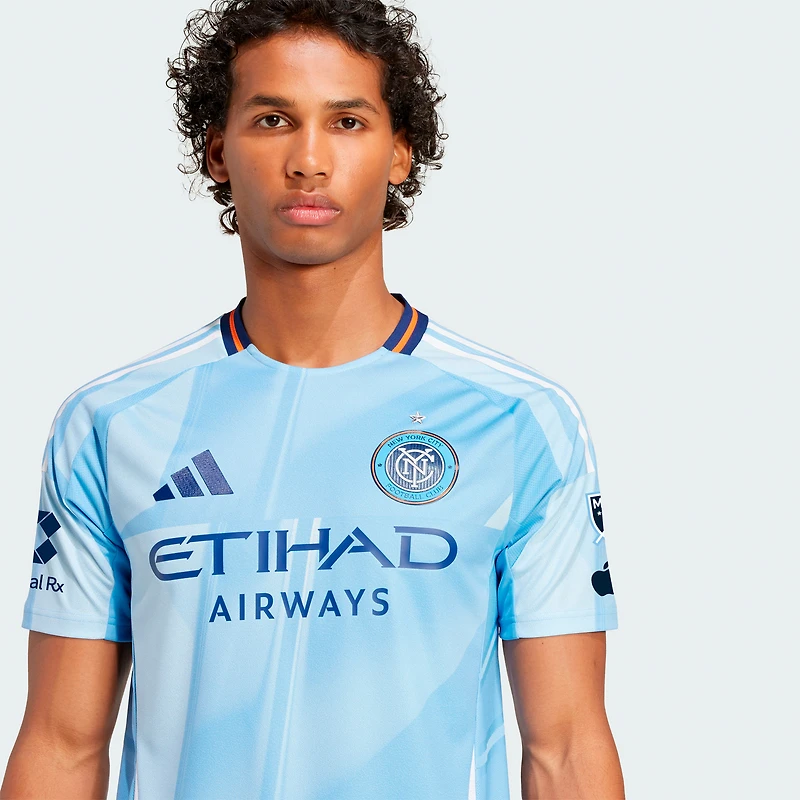 Maillot de joueur authentique adidas Malachi Jones bleu clair New York City FC 2025 The Excelsior Kit pour homme