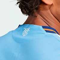 Maillot de joueur authentique adidas Malachi Jones bleu clair New York City FC 2025 The Excelsior Kit pour homme