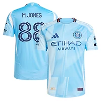 Maillot de joueur authentique adidas Malachi Jones bleu clair New York City FC 2025 The Excelsior Kit pour homme