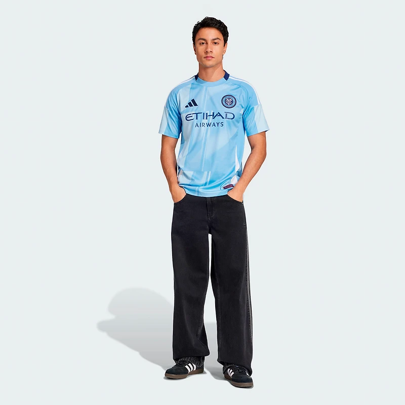 Maillot réplique bleu clair du New York City FC 2025 The Excelsior pour homme, modèle adidas Malachi Jones