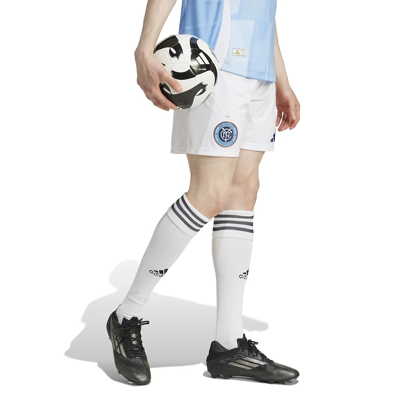 Short adidas blanc New York City FC Domicile 2025 The Excelsior Kit Authentic pour homme