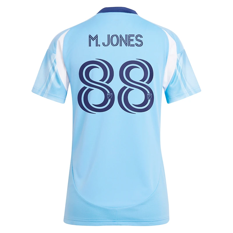 maillot réplique du de joueur adidas Malachi Jones bleu clair New York City FC 2025 The Excelsior Kit pour femme