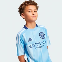 Maillot de joueur réplique unisexe pour jeunes adidas Julian Fernandez bleu clair New York City FC 2025 The Excelsior Kit