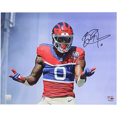 Photo dédicacée de Brian Burns (New York Giants) - 40 x 50 cm (16 x 20 pouces) - Spida-Burns posant en uniforme rétro de la 100e saison
