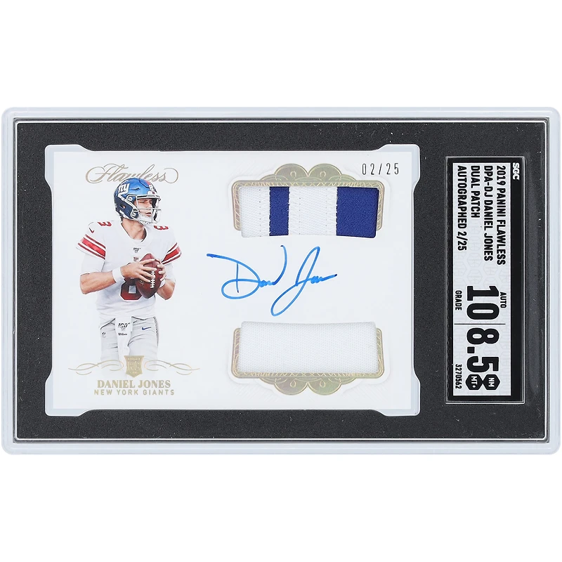 Carte recrue autographiée de Daniel Jones (New York Giants), Panini Flawless Dual Relic 2019, n° DPA-DJ, n° 2/25, authentifiée SGC, note 8,5/10.