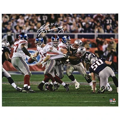 Eli Manning New York Giants dédicacé 16" x 20" Super Bowl XLII Escaping Tackle Photographie