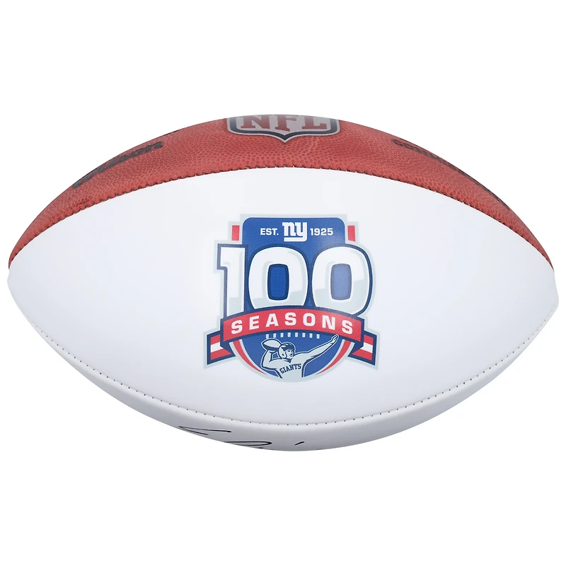 Ballon de football américain Wilson à panneau blanc autographié par Eli Manning, des Giants de New York, pour le 100e anniversaire de sa saison.