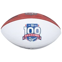Ballon de football américain Wilson à panneau blanc autographié par Eli Manning, des Giants de New York, pour le 100e anniversaire de sa saison.