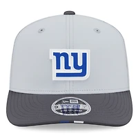 Casquette ajustable New Era 9SEVENTY grise/graphite pour homme, camp d'entraînement NFL 2025 des New York Giants
