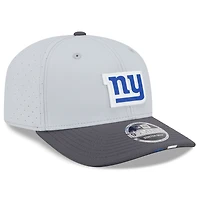 Casquette ajustable New Era 9SEVENTY grise/graphite pour homme, camp d'entraînement NFL 2025 des New York Giants