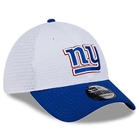 Casquette flexible 39THIRTY New Era pour hommes, blanc/royal, York Giants 2024 NFL Training Camp