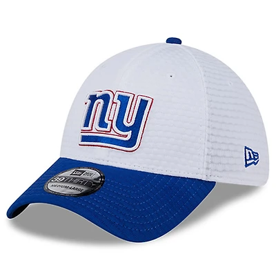 Casquette flexible 39THIRTY New Era pour hommes, blanc/royal, York Giants 2024 NFL Training Camp