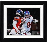 Photo dédicacée de Theo Johnson (New York Giants) - 20 x 25 cm (8 x 10 pouces) - Style « Stiff Arm Spotlight »
