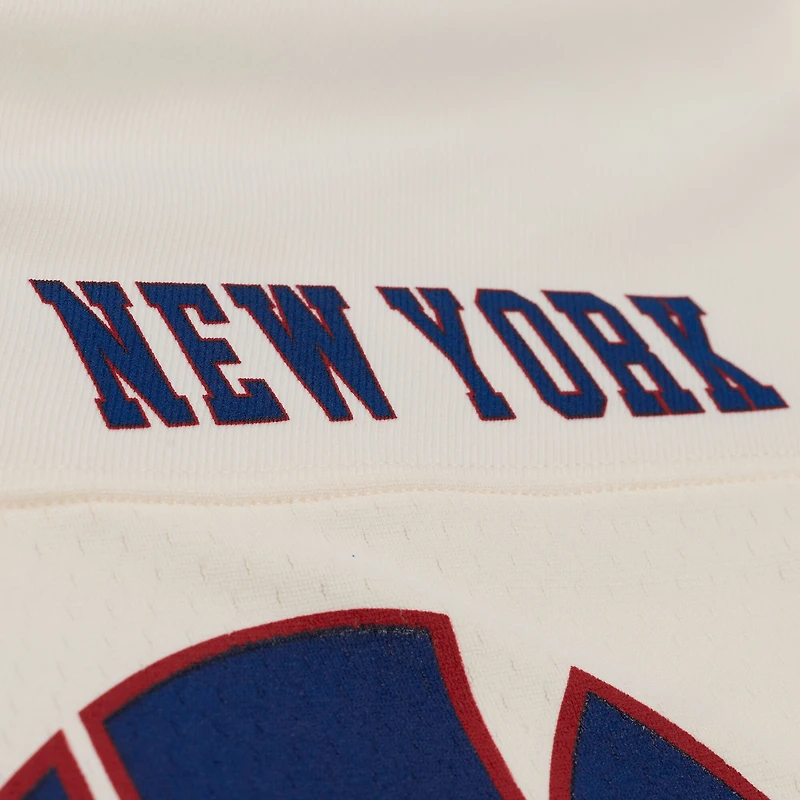 Maillot court Mitchell & Ness pour femme, couleur crème, commémorant Lawrence Taylor, joueur retraité des Giants de New York.