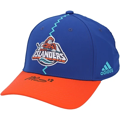 Casquette rétro inversée autographiée des Islanders de New York, saison 2022-2023, signée par Alexander Romanov