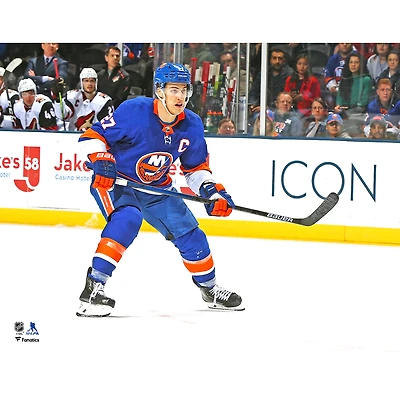 Photographie de patinage non signée du maillot bleu des Islanders New York par Anders Lee