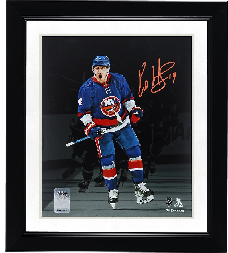 Maillot bleu autographié de 8" x 10" par Bo Horvat des Islanders de New York célébrant la photo de Spotlight