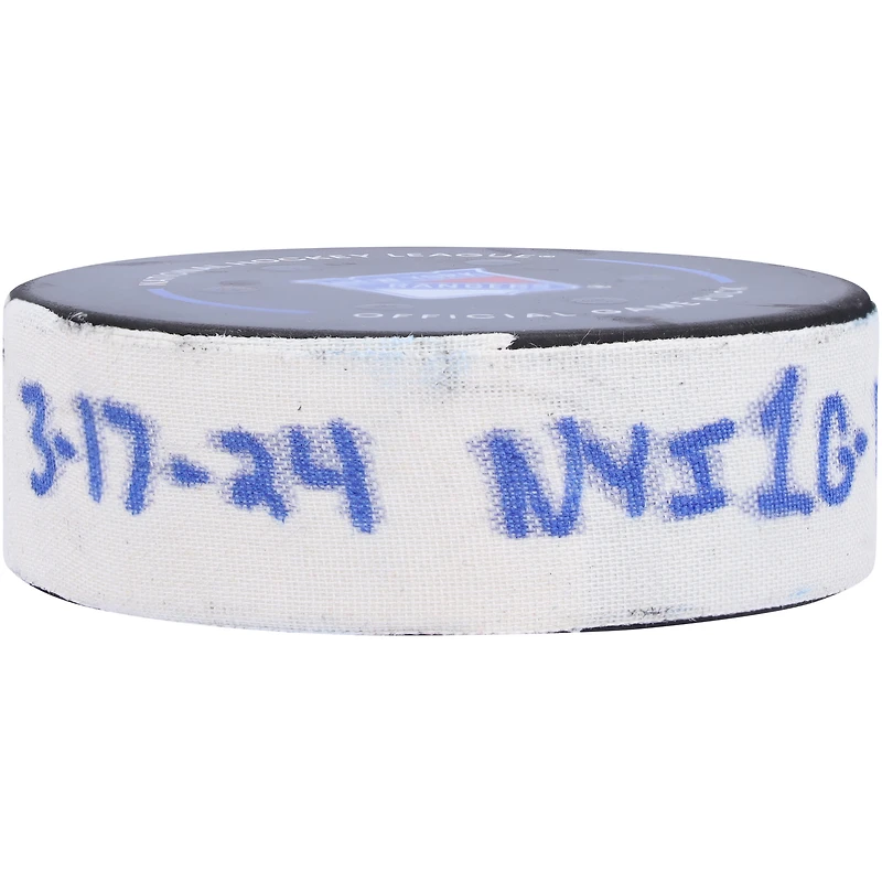Bo Horvat Rondelle de but utilisée par les Islanders de New York le 17 mars 2024 contre. Rangers de New York – Premier des deux buts marqués