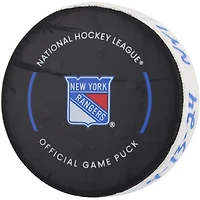 Brock Nelson Rondelle de but utilisée par les Islanders de New York contre les Rangers de New York le 13 avril 2024 – Deuxième des deux buts marqués
