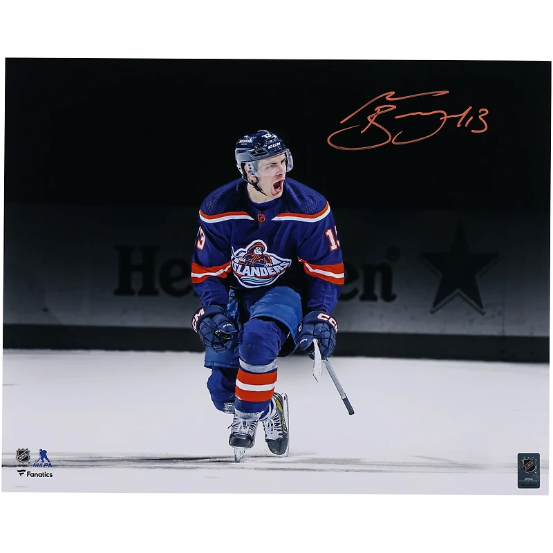 Photo rétro autographiée de Mathew Barzal (New York Islanders), format 40 x 50 cm (16 x 20 pouces), édition spéciale célébration, au verso.