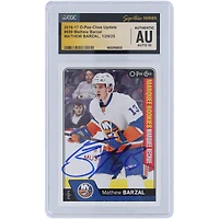 Mathew Barzal des Islanders de New York a autographié la carte de recrue Auto 10 autographiée Upper Deck O-Pee-Chee mise à jour n° 689 2016-17. Les fanatiques de CGC ont été témoins de la carte de recrue Auto 10 authentifiée.