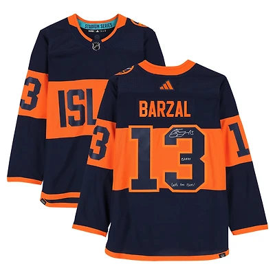 Maillot adidas authentique dédicacé par Mathew Barzal des Islanders de New York Stadium Series 2024 avec les inscriptions « Barzy » et « Let's Go Isles ! »