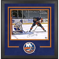 Photographie encadrée de luxe autographiée de Mathew Barzal des Islanders de New York, 16" x 20"